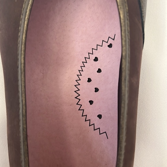 Umi | Size 4 Girls (US) Brown and Pink Heart Flats - Picture 9 of 13